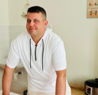 Petr Neuman, masér ve studiu Prima Masáž